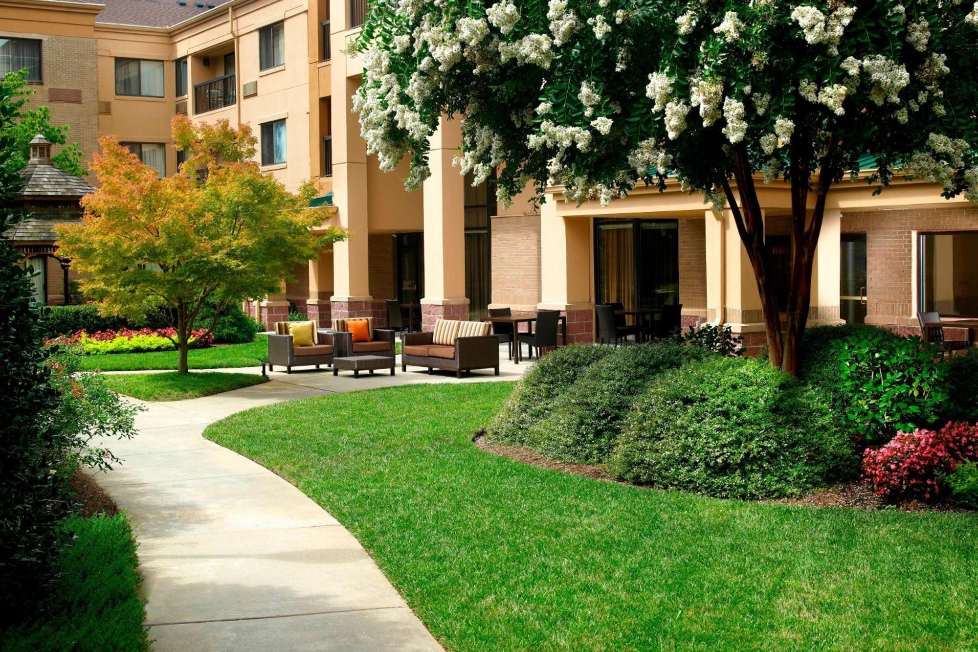 Courtyard By Marriott Atlanta Alpharetta Exterior foto